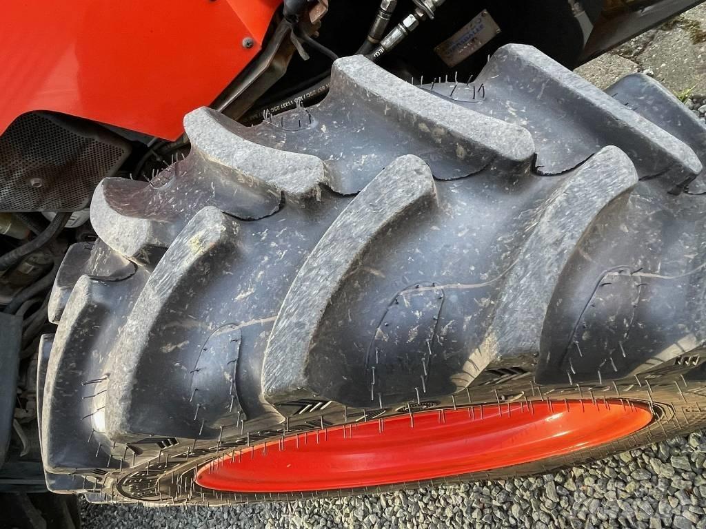 Kubota M 7040 トラクター