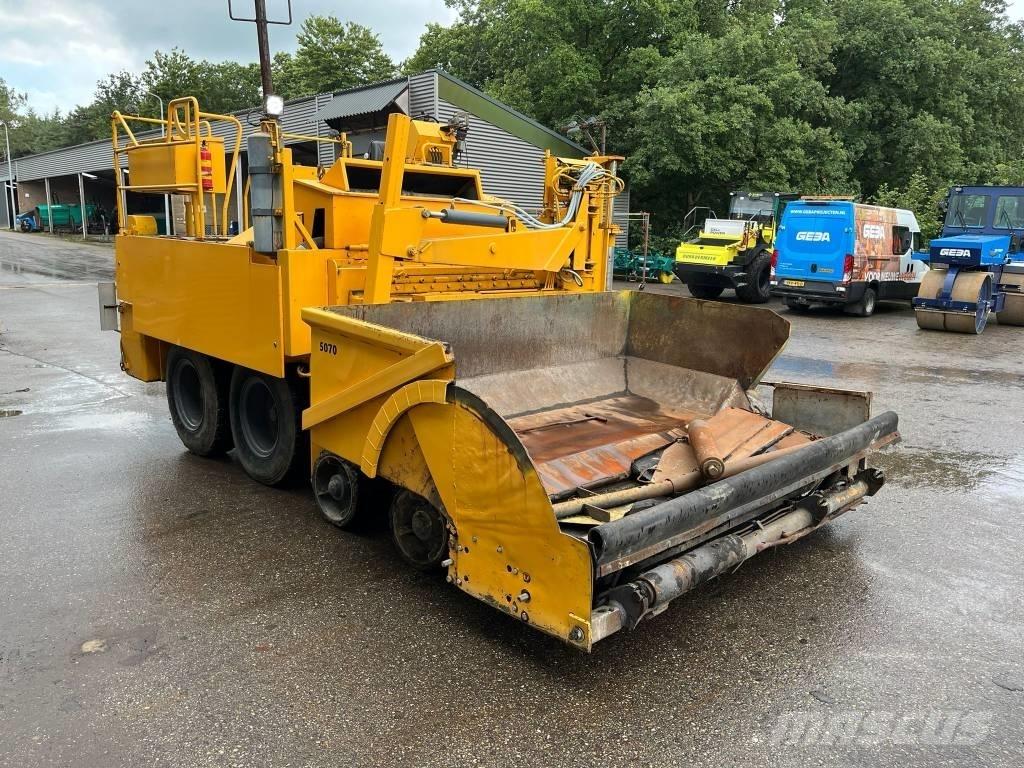 Demag SF 120 P アスファルトフィニッシャ