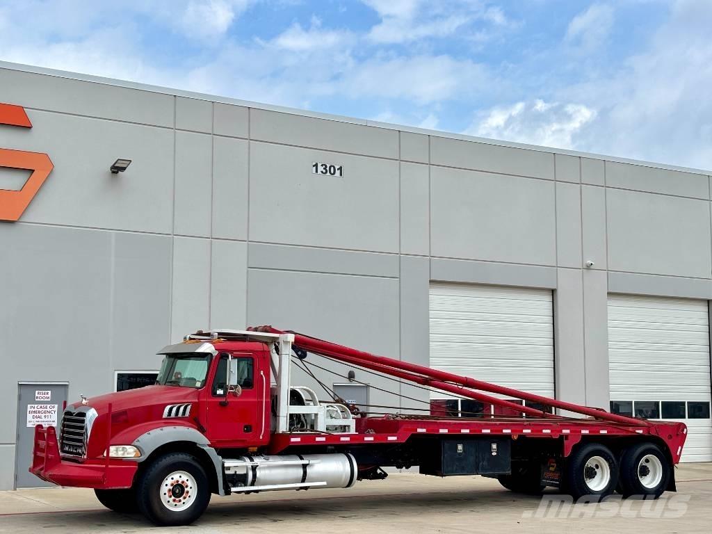 Mack GU813 レッカー車