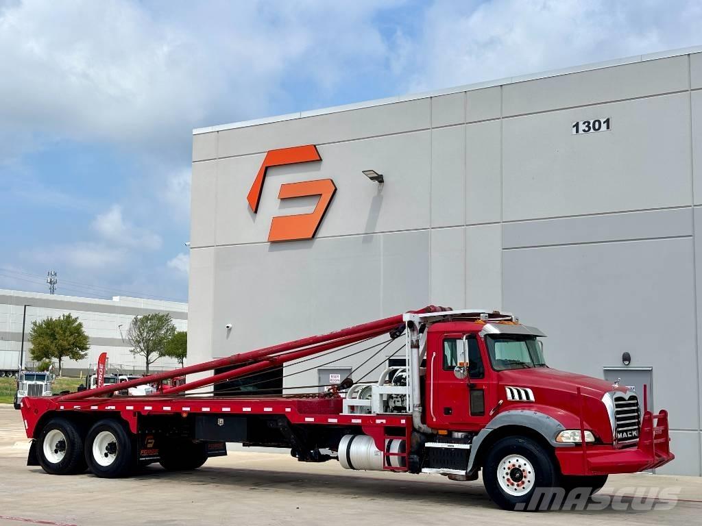 Mack GU813 レッカー車