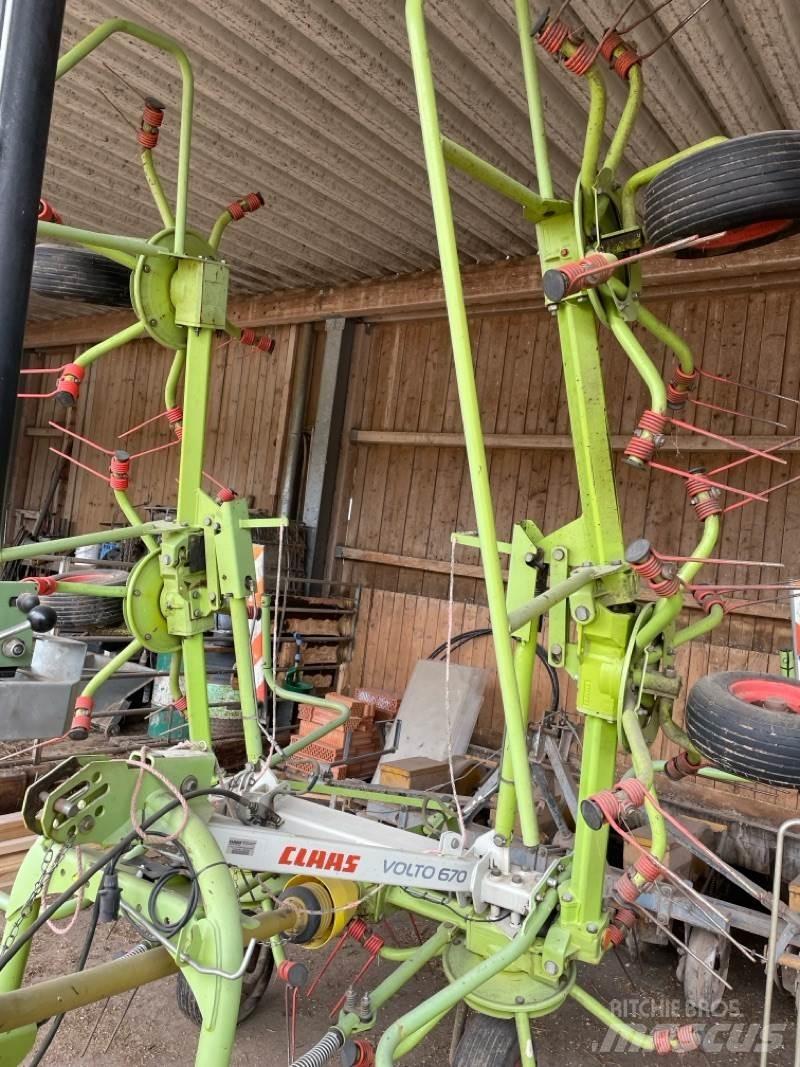 CLAAS Volto 670 テッダー・テッダーレーキ
