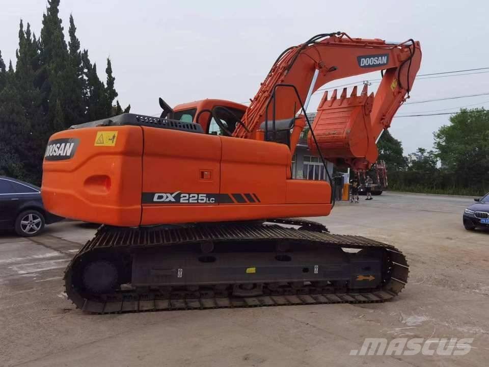Doosan dx225 大型油圧ショベル12t以上（パワーショベル・ユンボ）