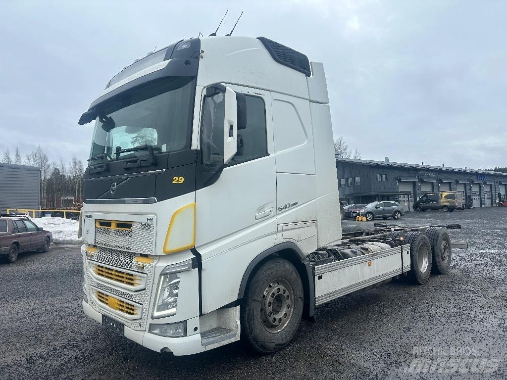 Volvo FH13 540 6x2*4 キャブ付きシャーシ