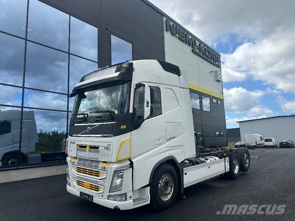 Volvo FH13 540 6x2*4 キャブ付きシャーシ