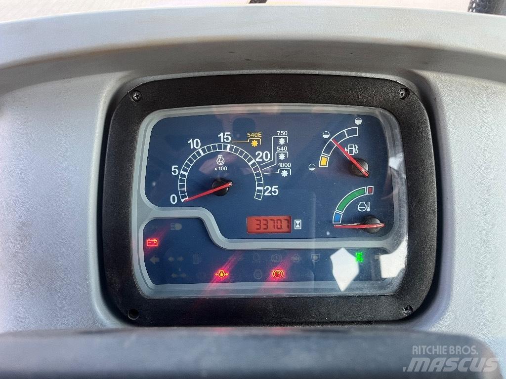 New Holland TD 5.85 トラクター