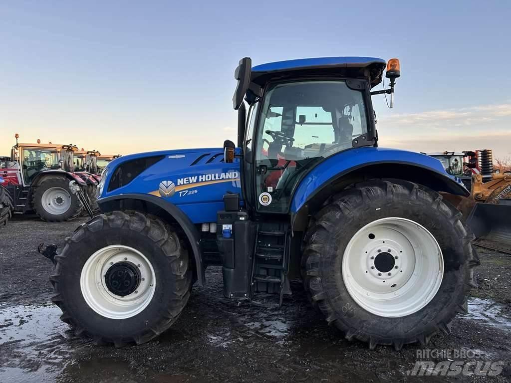 New Holland T7.225 トラクター