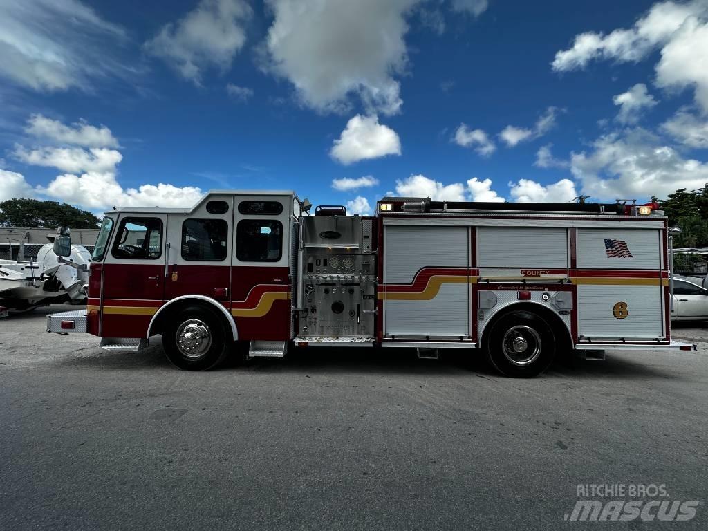 E-one Typhoon 消防車