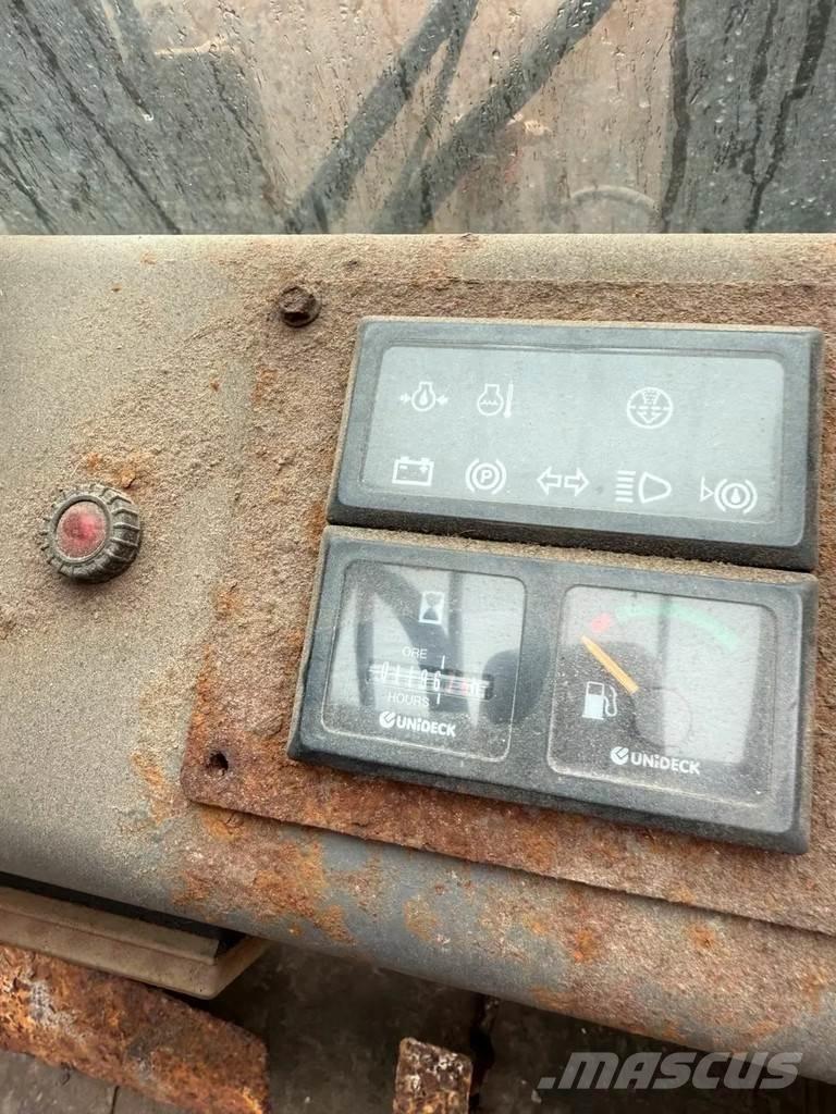 Manitou MC 30 D ラフターテレントラック