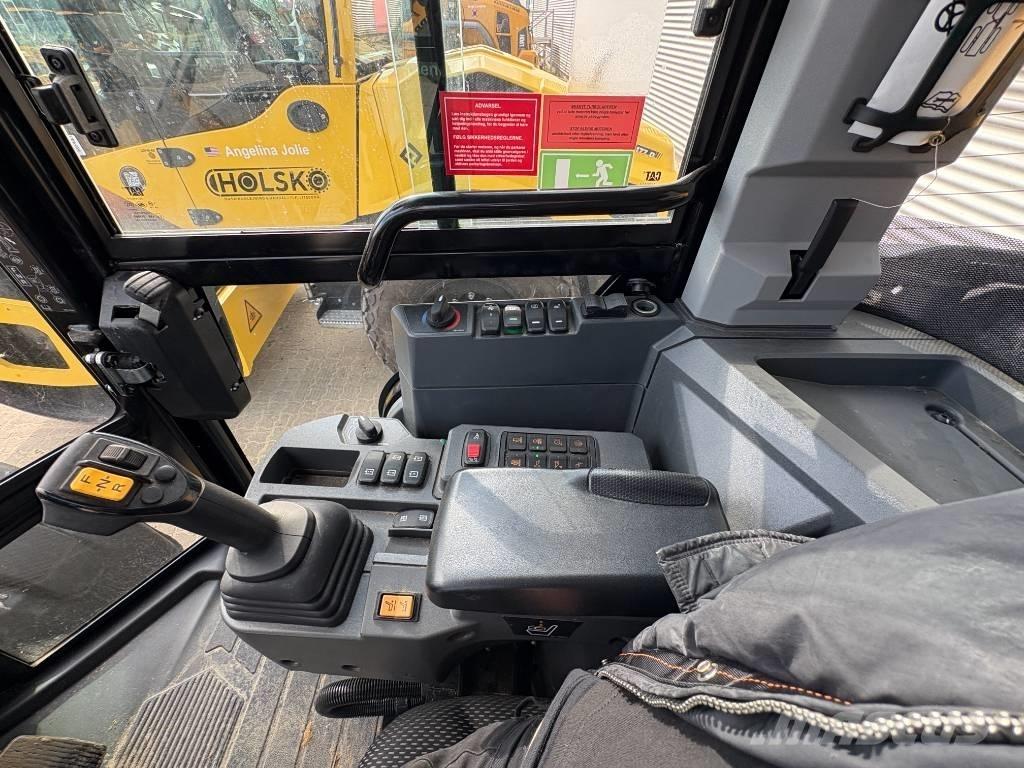 CAT 906 ホイールローダー・タイヤショベル