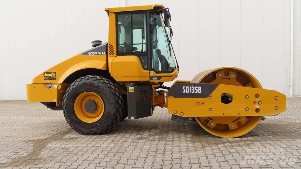 Volvo SD 135 B 振動ローラ