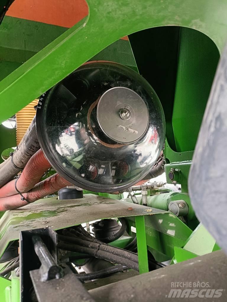 Amazone EDX 6000 TC 種蒔き機械