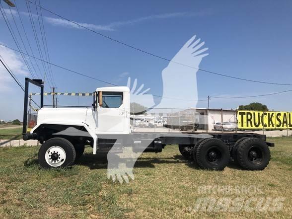 Diamond T M13 キャブ付きシャーシ