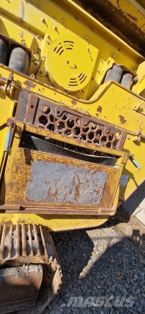 Keestrack B4 自走式クラッシャー