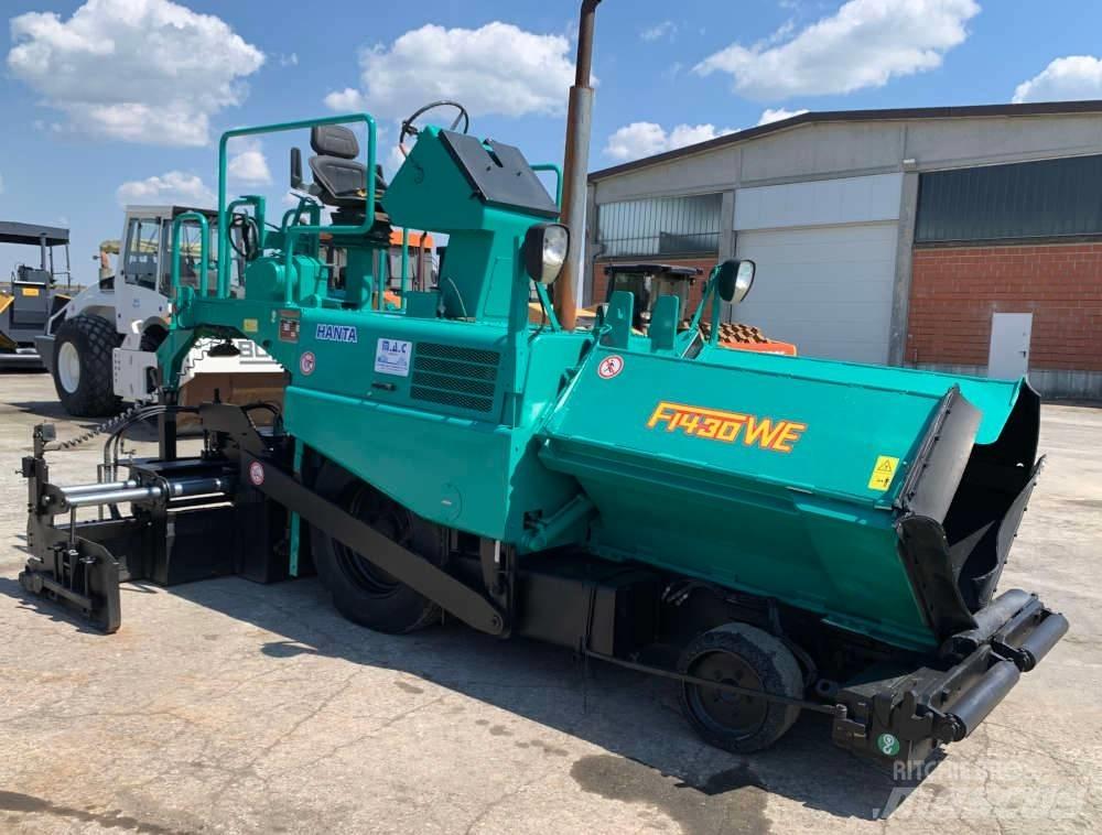 Hanta F 1430 WE アスファルトフィニッシャ