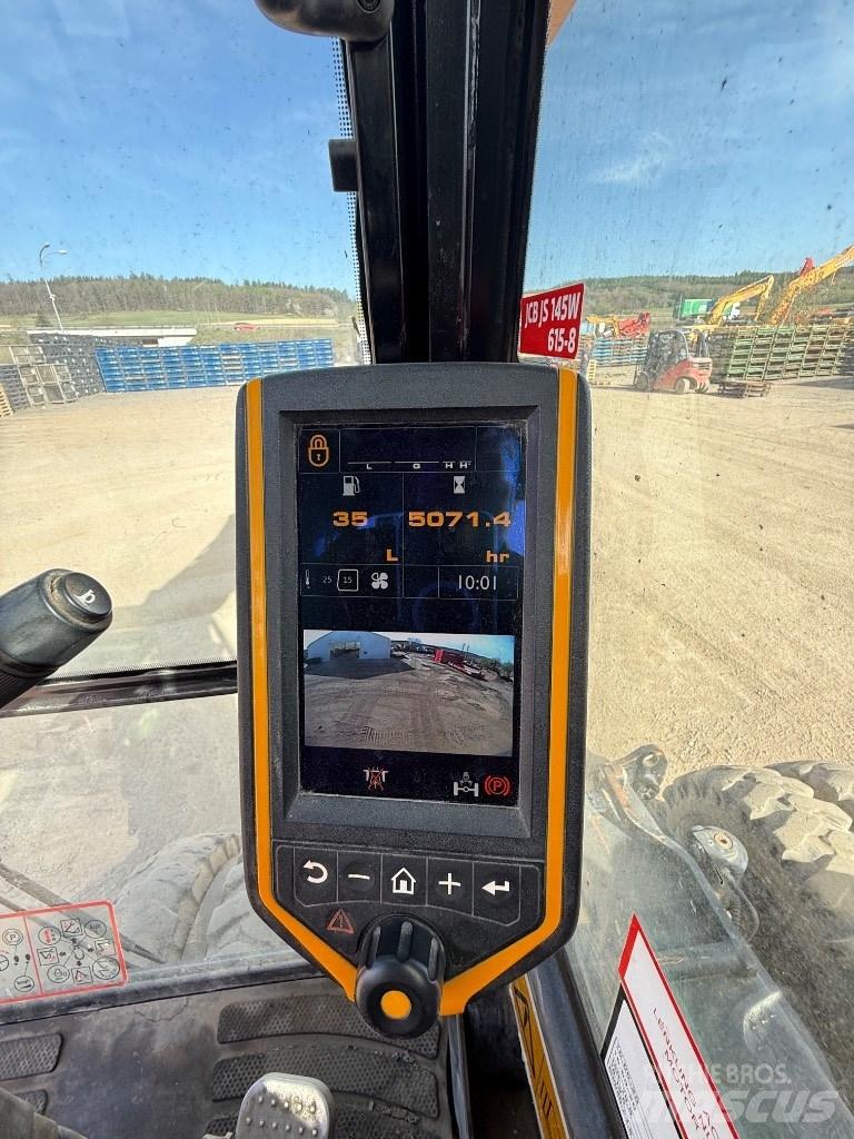 JCB JS 145 W ホイール式油圧ショベル（パワーショベル・ユンボ・バックホー）