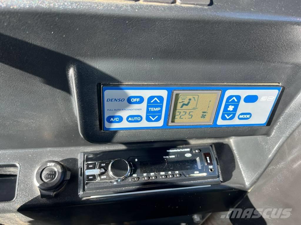 Takeuchi TB 295 W ホイール式油圧ショベル（パワーショベル・ユンボ・バックホー）