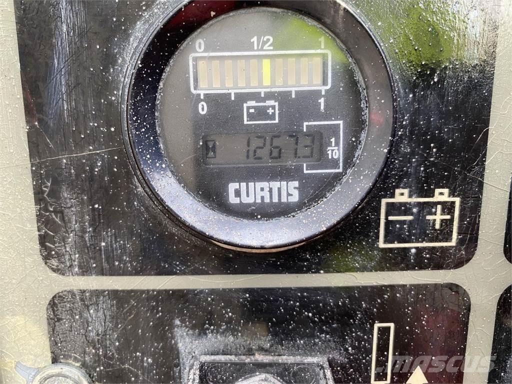 JLG E450AJ ブームリフト　屈伸型