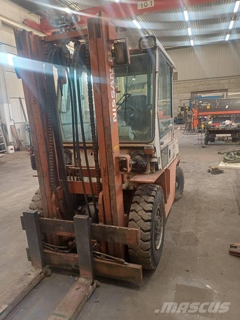 Nissan 33 U ディーゼル・軽油