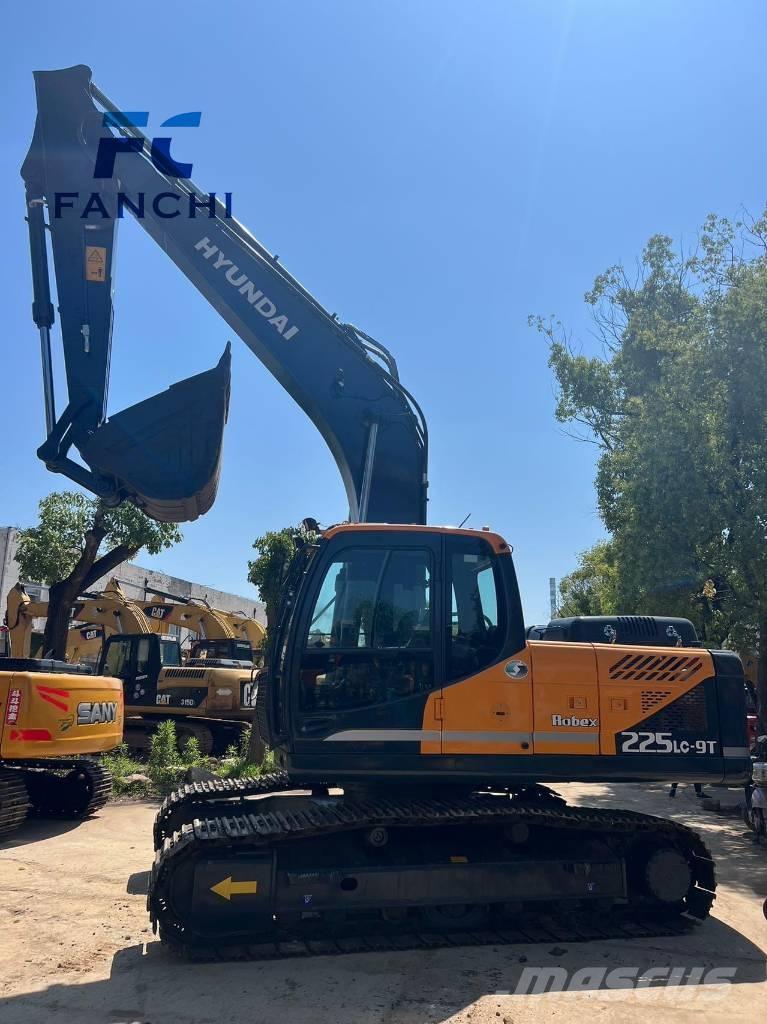 Hyundai 225LC-9t 大型油圧ショベル12t以上（パワーショベル・ユンボ）