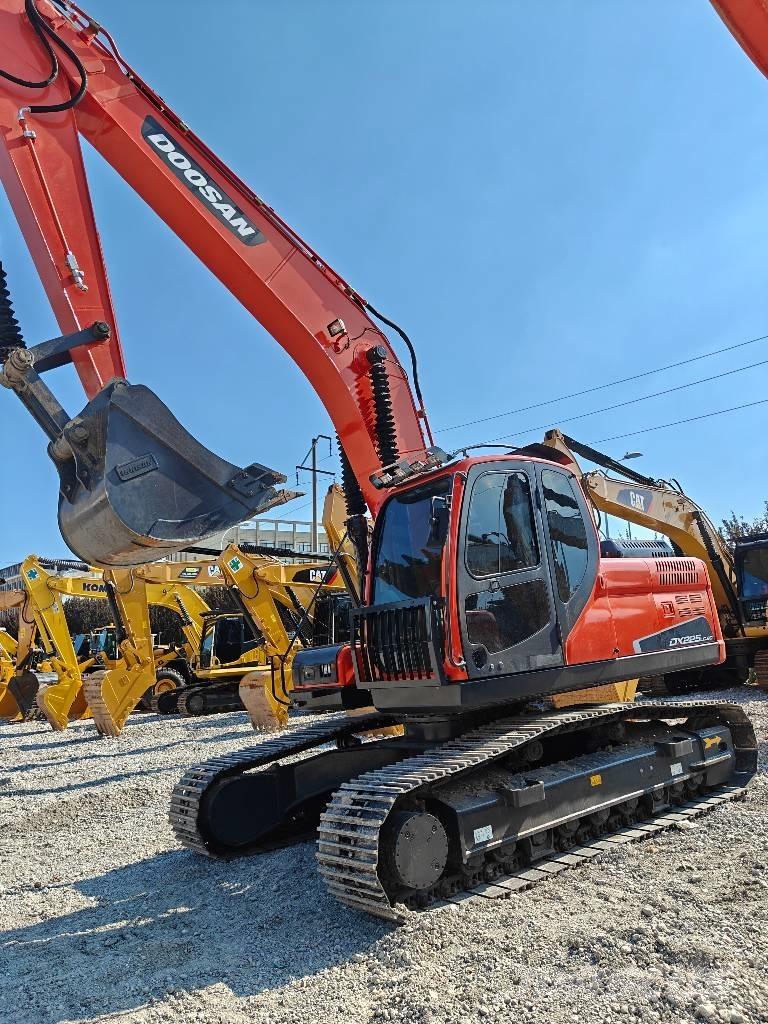 Doosan 225 LCA 大型油圧ショベル12t以上（パワーショベル・ユンボ）