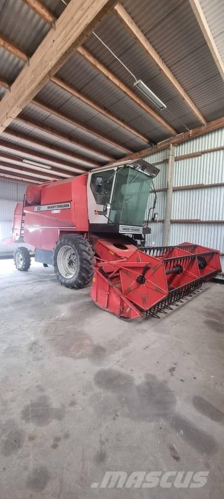 Massey Ferguson 22 コンバイン