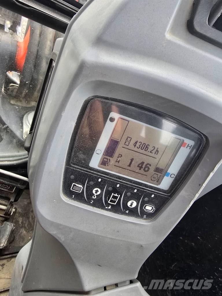 Kubota KX 040-4 ミニ油圧ショベル 7t以下（ミニユンボ・ミニディガー）