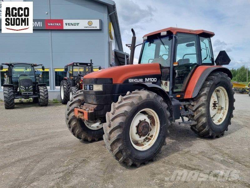 New Holland M100 トラクター