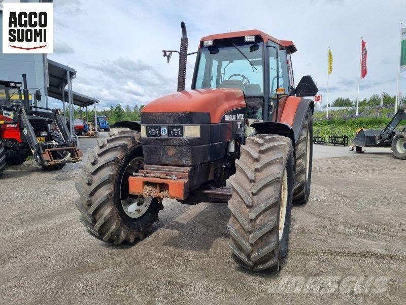New Holland M100 トラクター