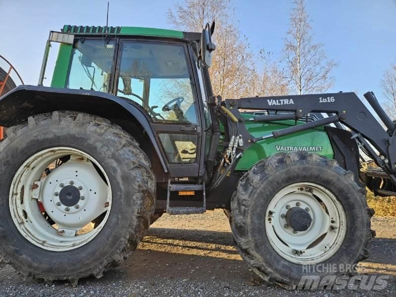 Valtra 6850 HITECH トラクター