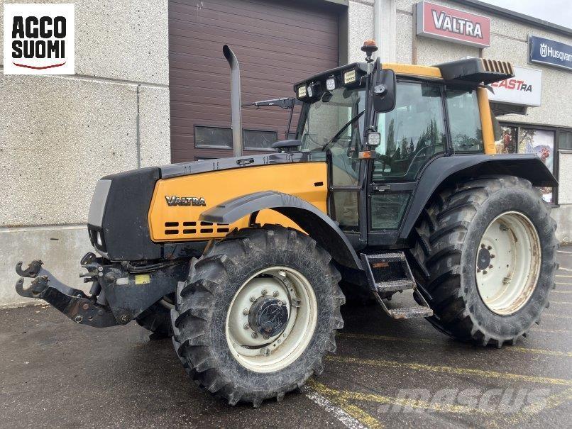 Valtra 8050 HITECH トラクター