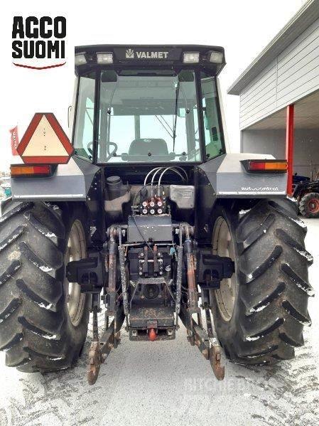 Valtra 8300 トラクター