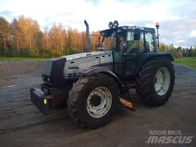 Valtra 8400 トラクター