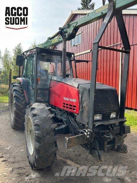 Valtra 8400 トラクター