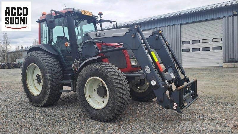 Valtra A93 HT トラクター