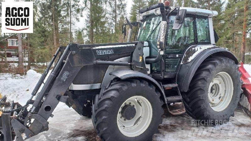 Valtra M150 トラクター