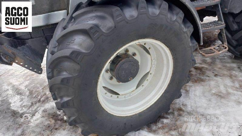 Valtra M150 トラクター