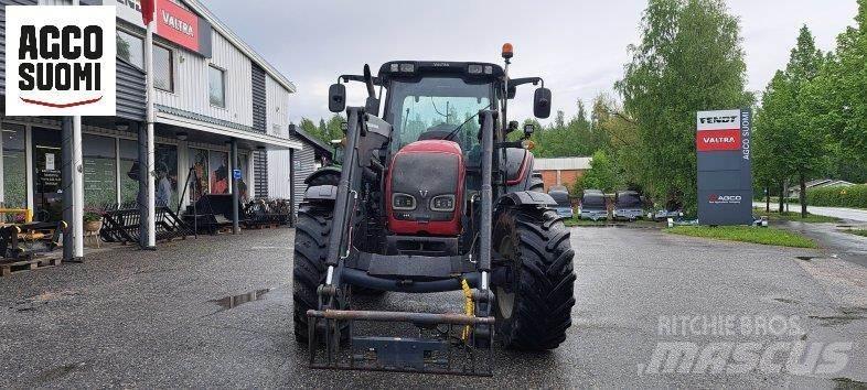 Valtra N111 HITECH トラクター