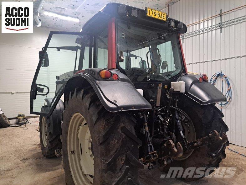 Valtra N141 HITECH トラクター