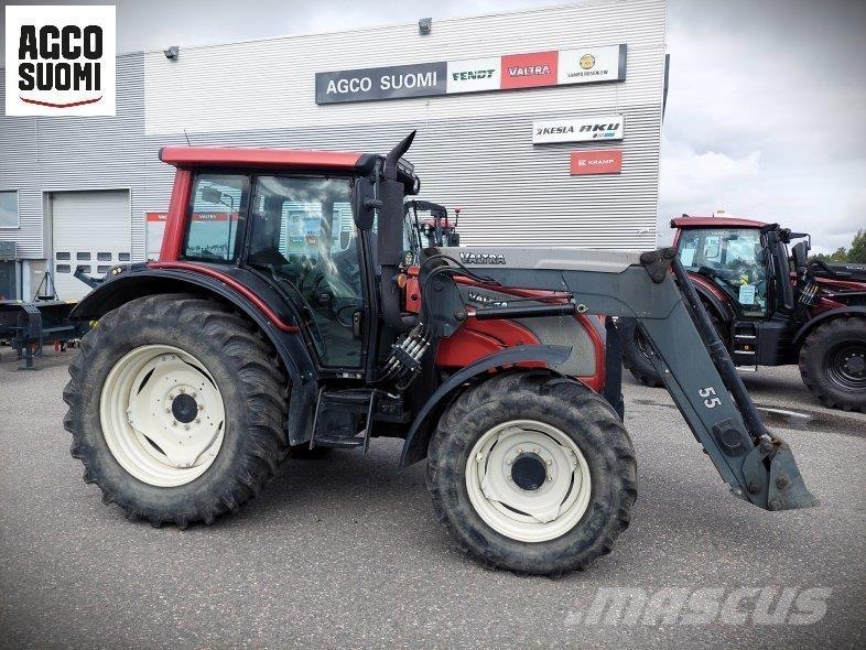 Valtra N141 HITECH トラクター