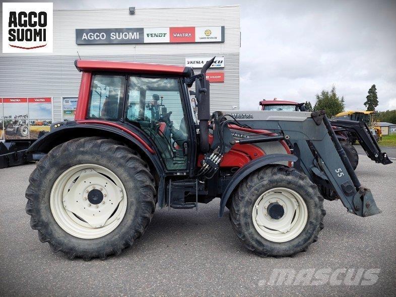 Valtra N141 HITECH トラクター