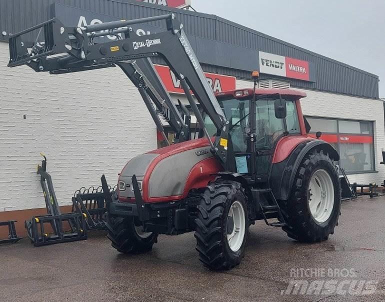 Valtra T150 トラクター
