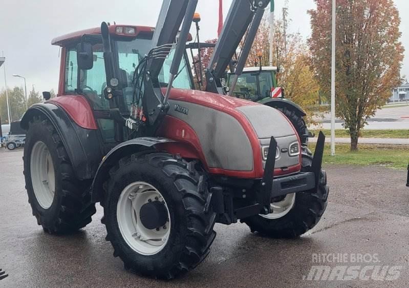 Valtra T150 トラクター