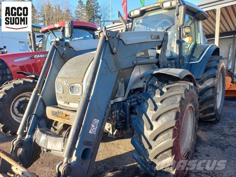 Valtra T151 HT トラクター