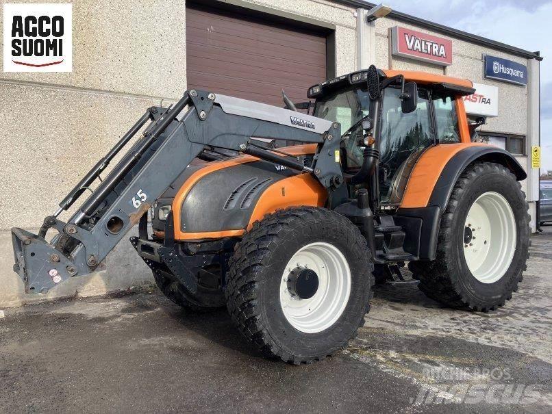 Valtra T162 VERSU トラクター