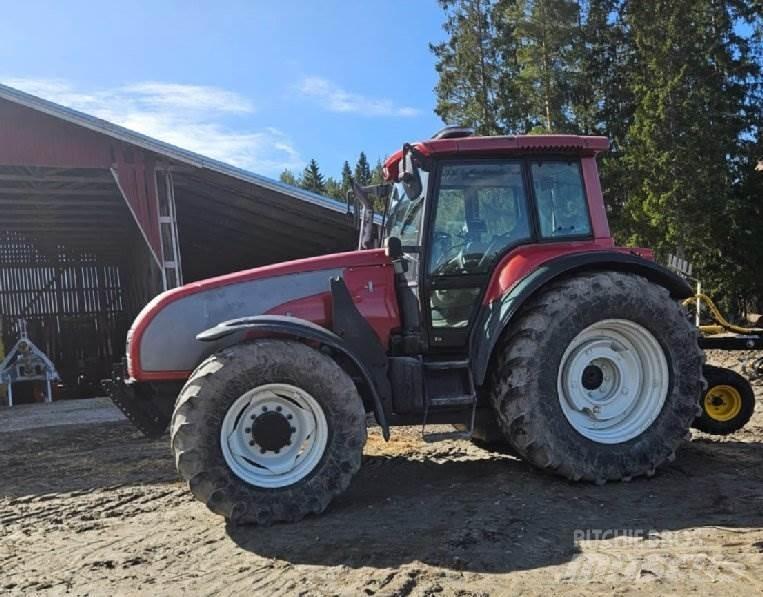 Valtra T180 トラクター