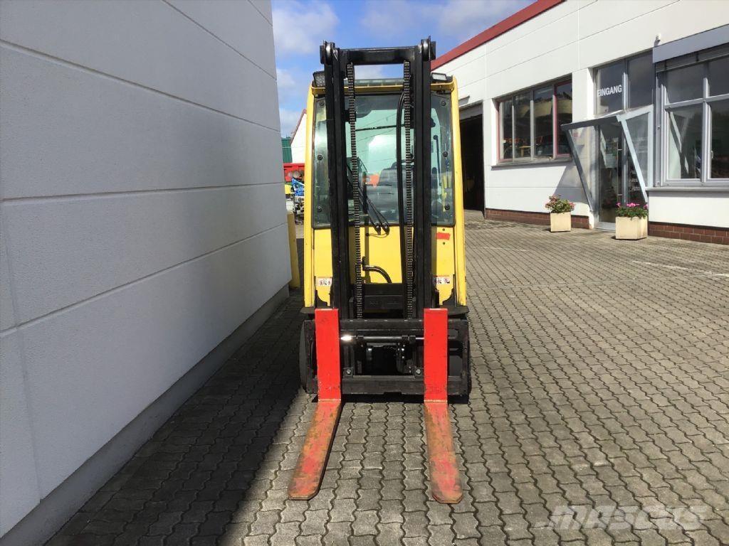Hyster J 3.0 XN バッテリーフォークリフト