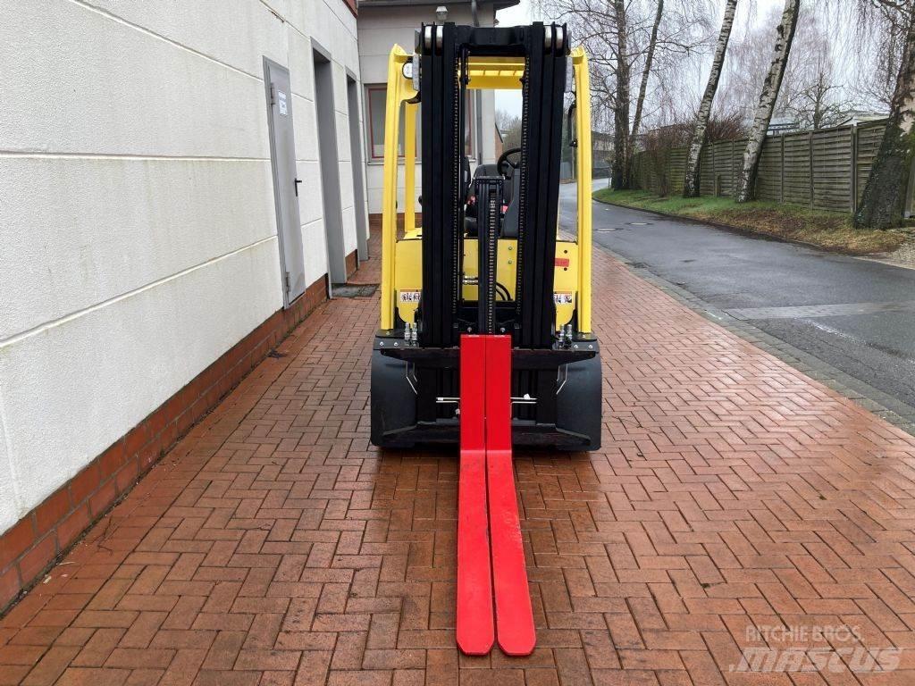 Hyster J 3.0 XN バッテリーフォークリフト