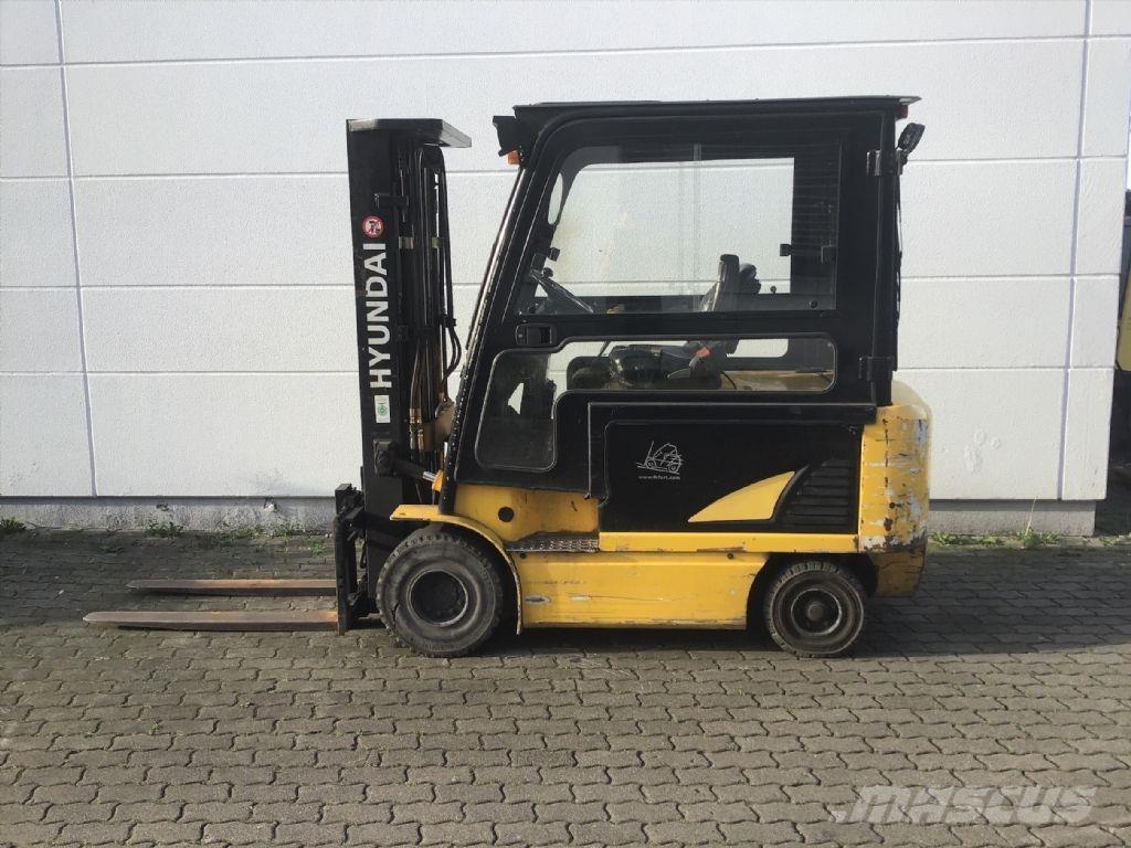 Hyundai 32B-7 バッテリーフォークリフト