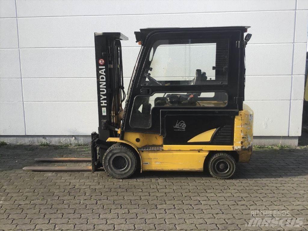 Hyundai 32B-7 バッテリーフォークリフト