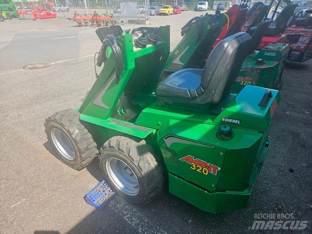 Avant 320 多目的ローダー